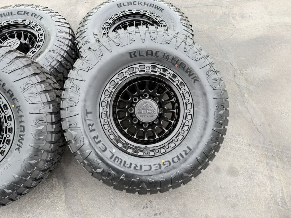 17 Lock Mojave 8 Lug 8x6.5 | 8x165 35x12.50R17 R/T