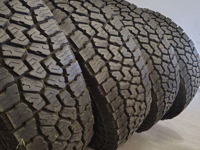 Like new 37x12.50r17 falken wildpeak tires