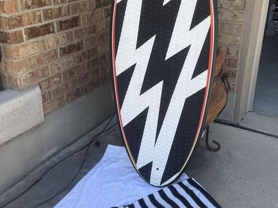 Byerly Buzz Wakesurf Board 4'8" - with soft case