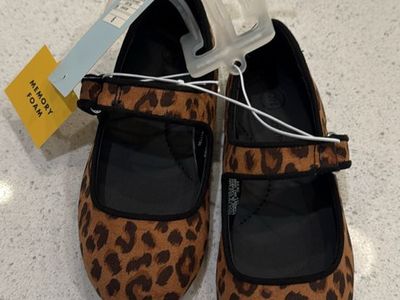 New with tags Cat & Jack Leopard Print Mary Jane Shoes Toddler Size 9
