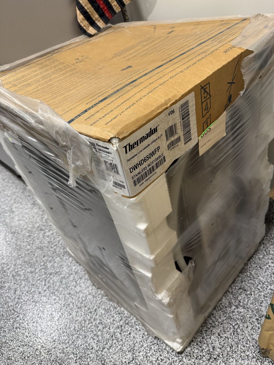 Thermador DWHD650WFP Stainless Steel Dishwasher - New in Box