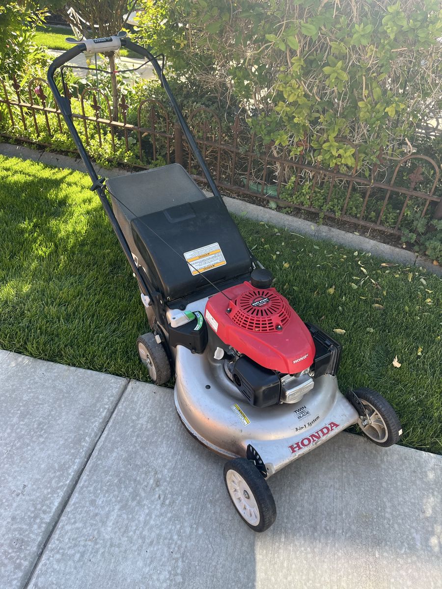Honda self propelled lawnmower runs excellent!