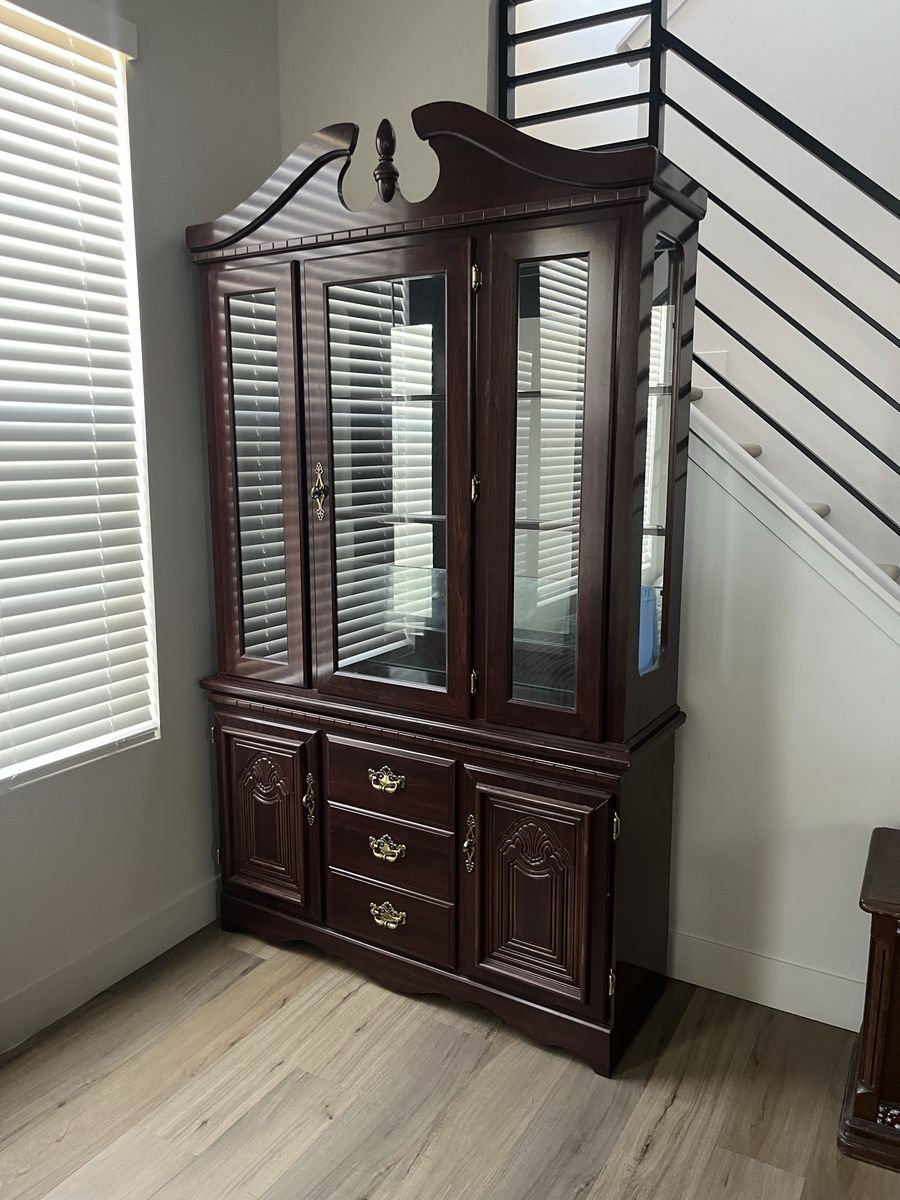Vintage Style Cherry Wood China Cabinet & Hutch with Interior Lighting