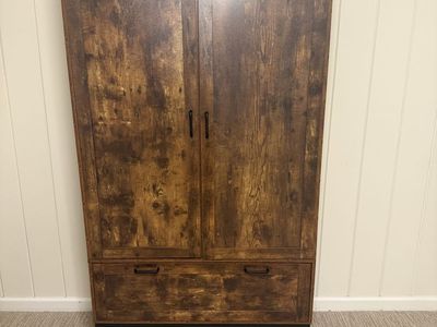 Excellent, Functional Wardrobe