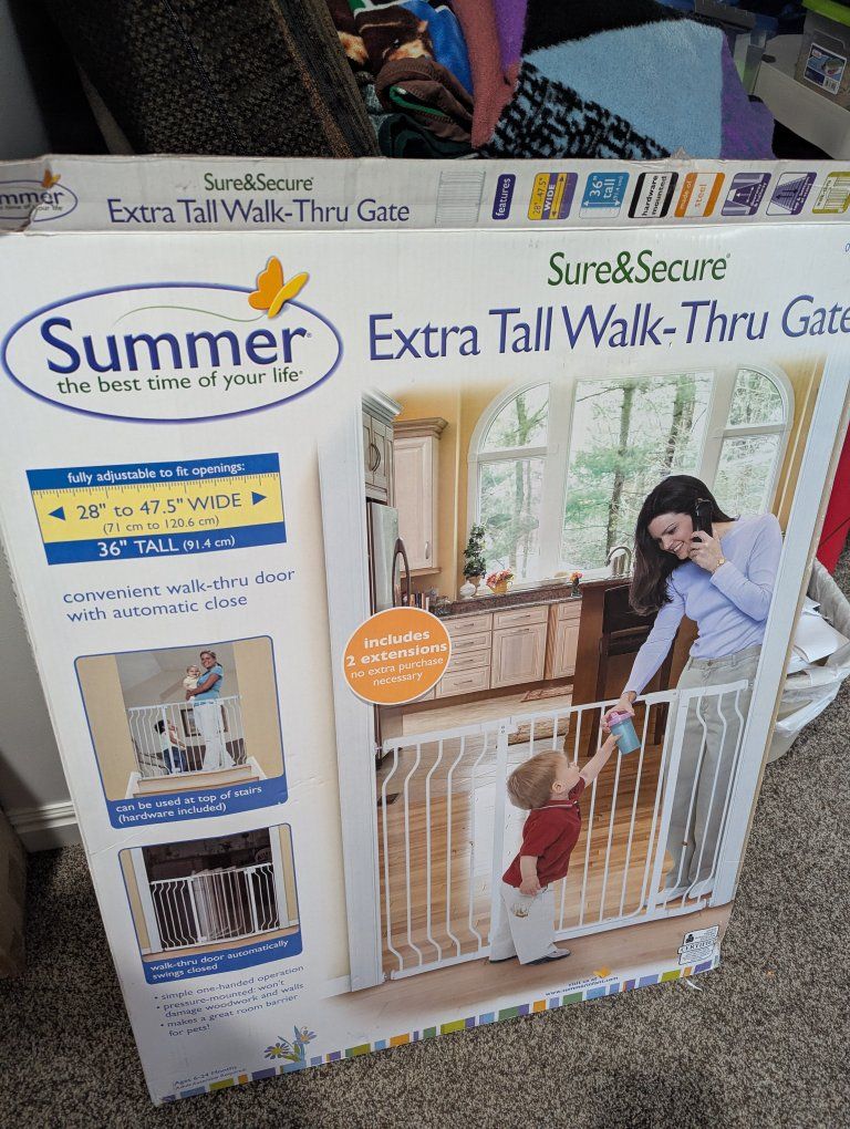 Summer Infant Sure & Secure Extra Tall Walk-Thru Gate, White (28"-47.5" W x 36" H)