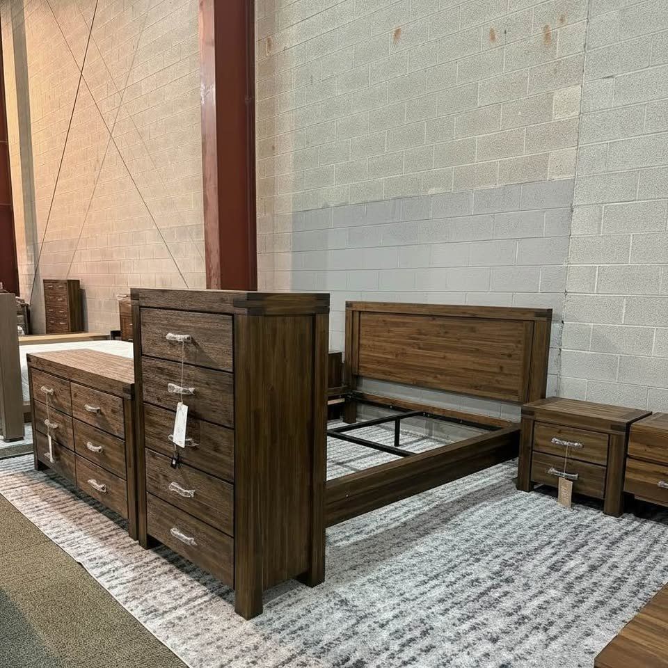Bedroom Set – Solid Wood (5 or 6 Piece)