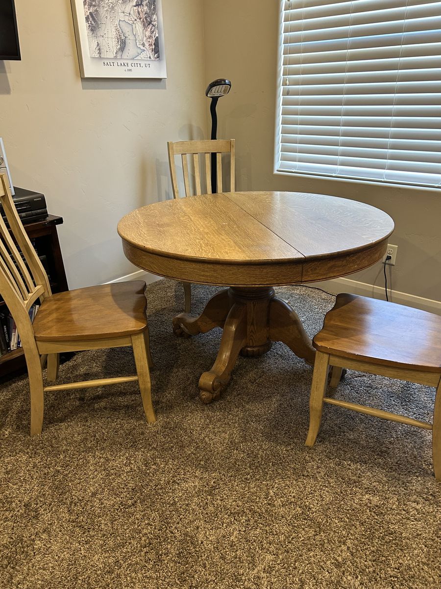Solid oak table w/chairs