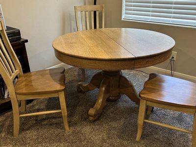 Solid oak table w/chairs