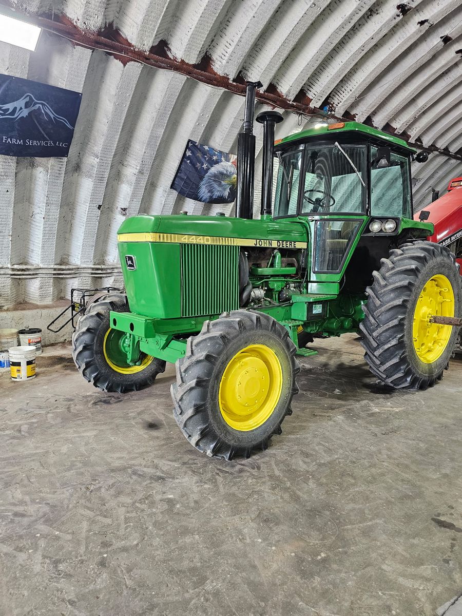 John Deere 4440