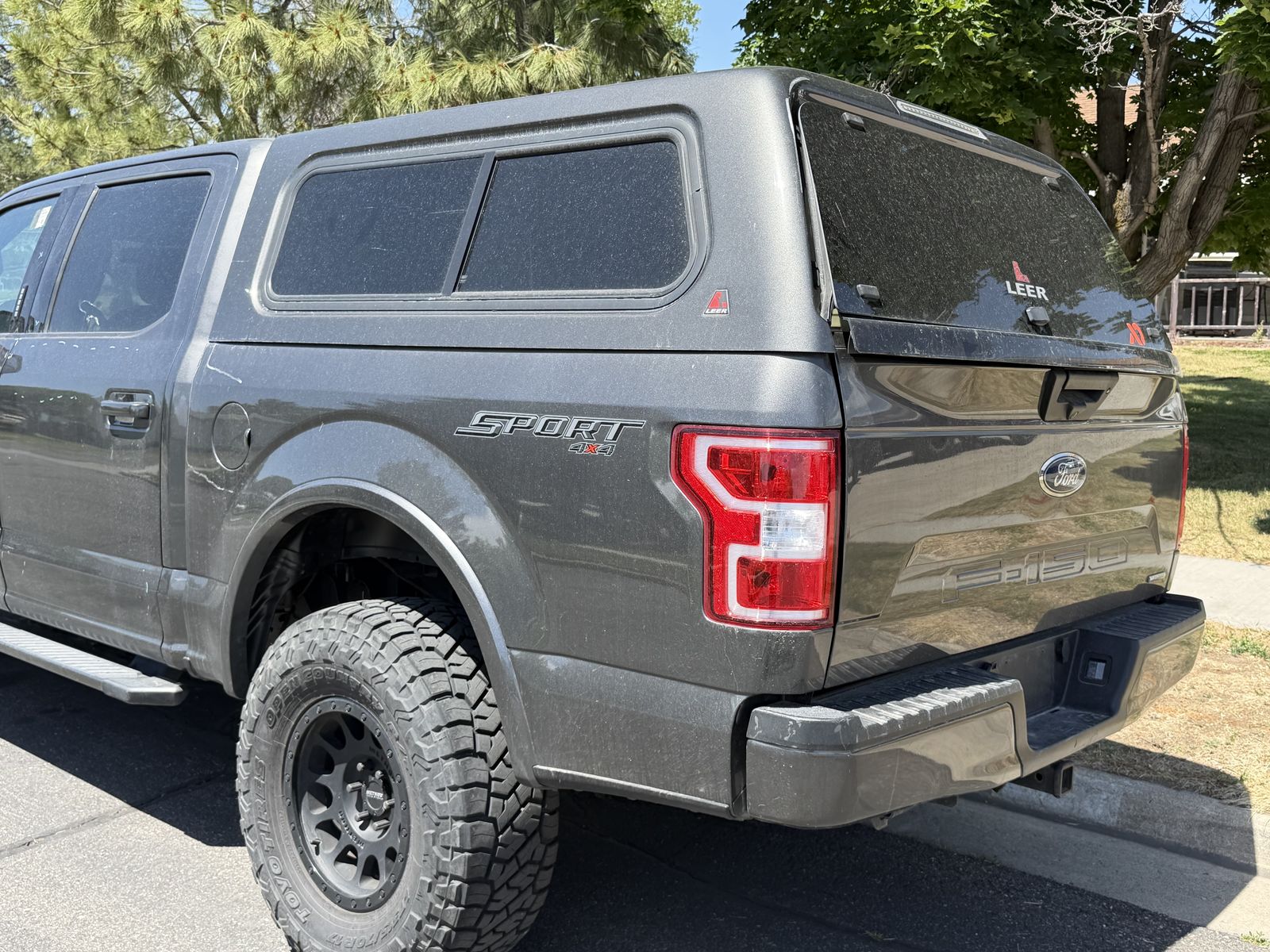 2022 ford f150 LEER Camper shell short bed