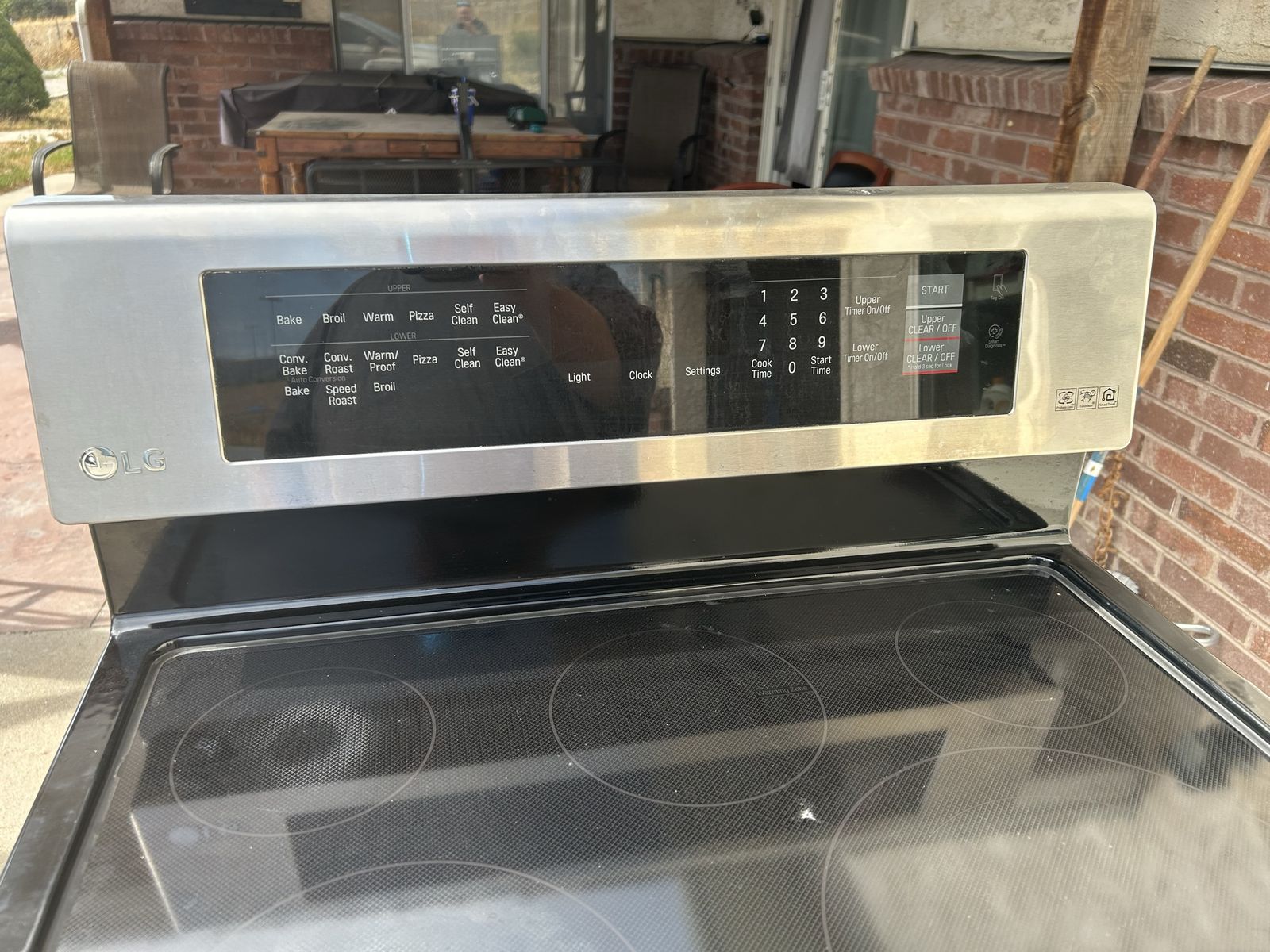 Glass top Stove like new LG