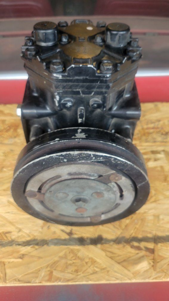 64 65 66 Ford Mustang Rebuilt 8 cylinder A/C compressor with clutch