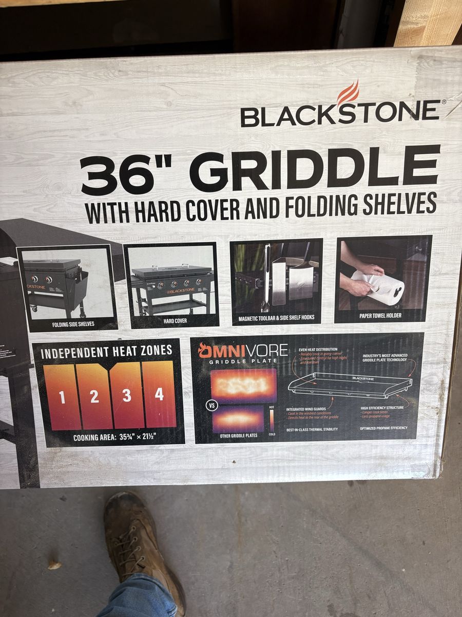 Blackstone 36” Griddle w/ Hard Cover & Folding Shelves - 4 Independent Heat Zones - NEW