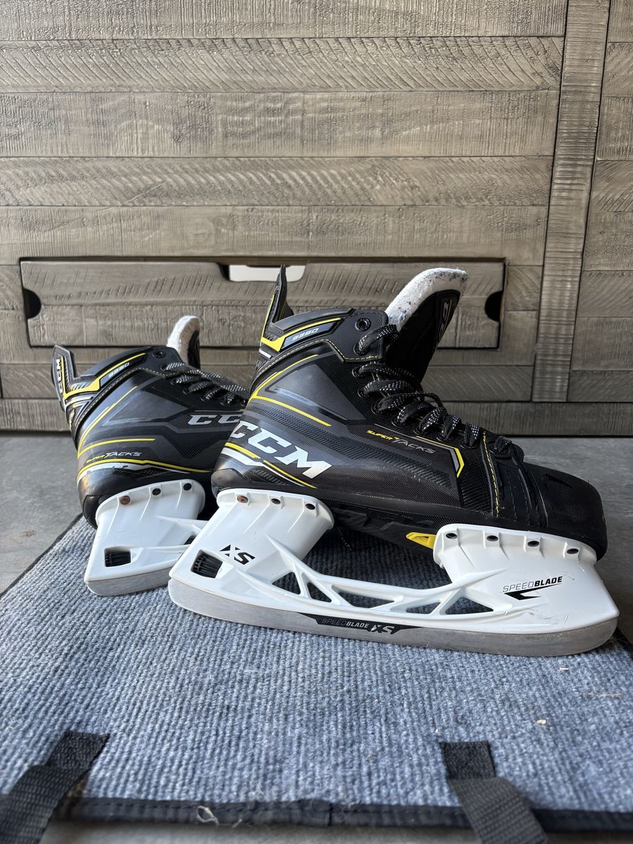CCM Super Tacks 9380 Senior Hockey Skates - Size 8 EE