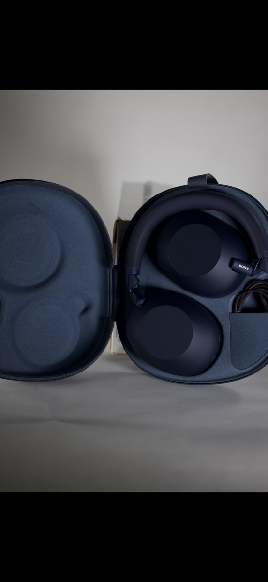 Like new Sony WH-1000XM6 headphones