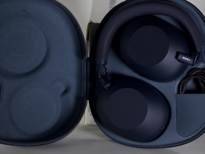 Like new Sony WH-1000XM6 headphones