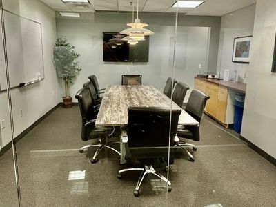 Need Extra Space for a Meeting? Rent by the Day or Hour!