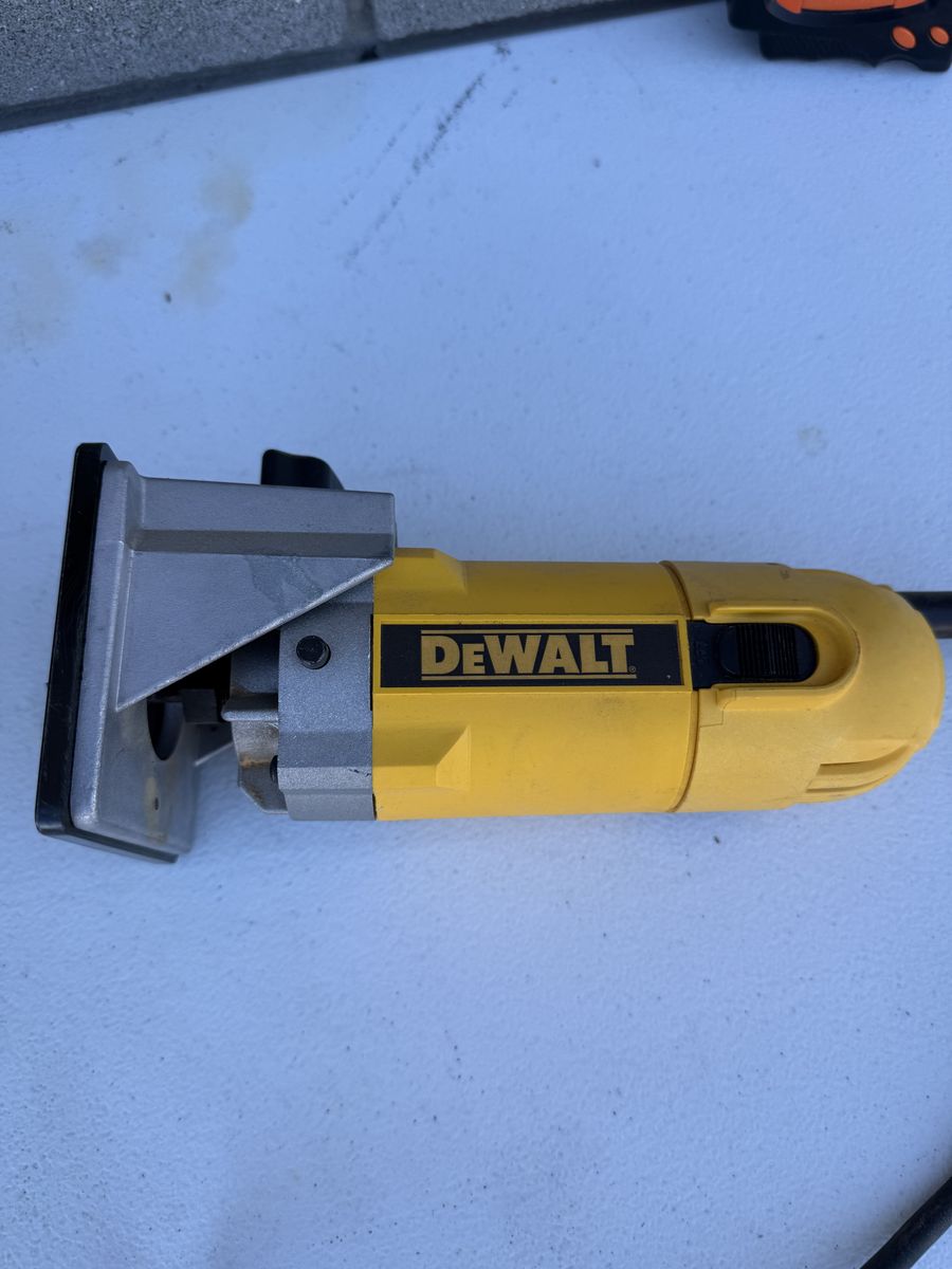 Dewalt Corded Compact Router D26670