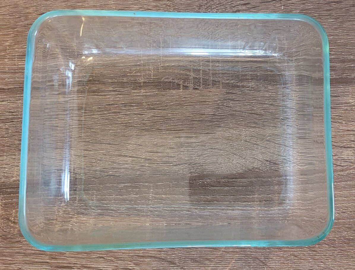 Pyrex 6 cup Baking Dish