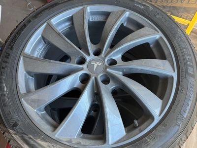 Tesla rims & tires