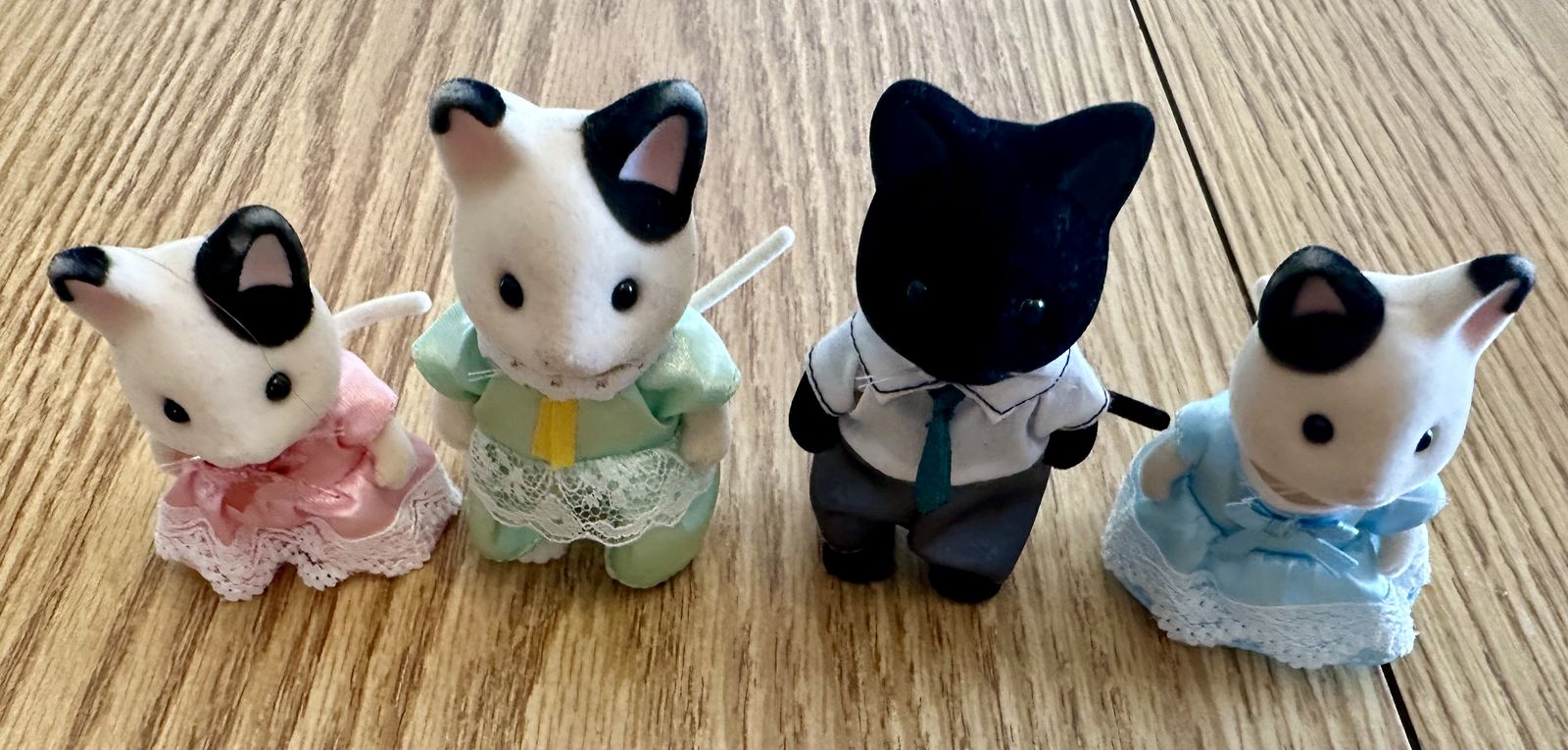 Calico Critters Tuxedo Cat Family Doll House Toy