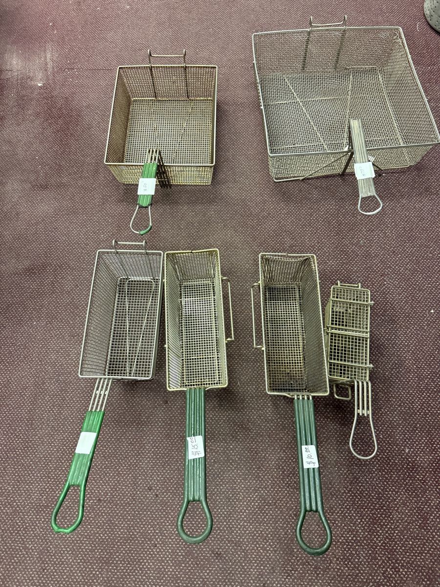 Used fryer baskets in excellent condition 30-  40 pounds fryer