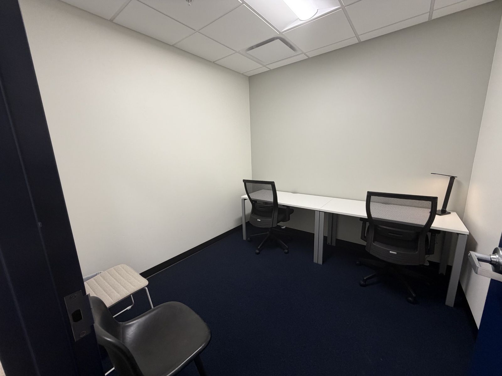Work Smarter Not Harder: Secure The Perfect Day Office!🧑‍