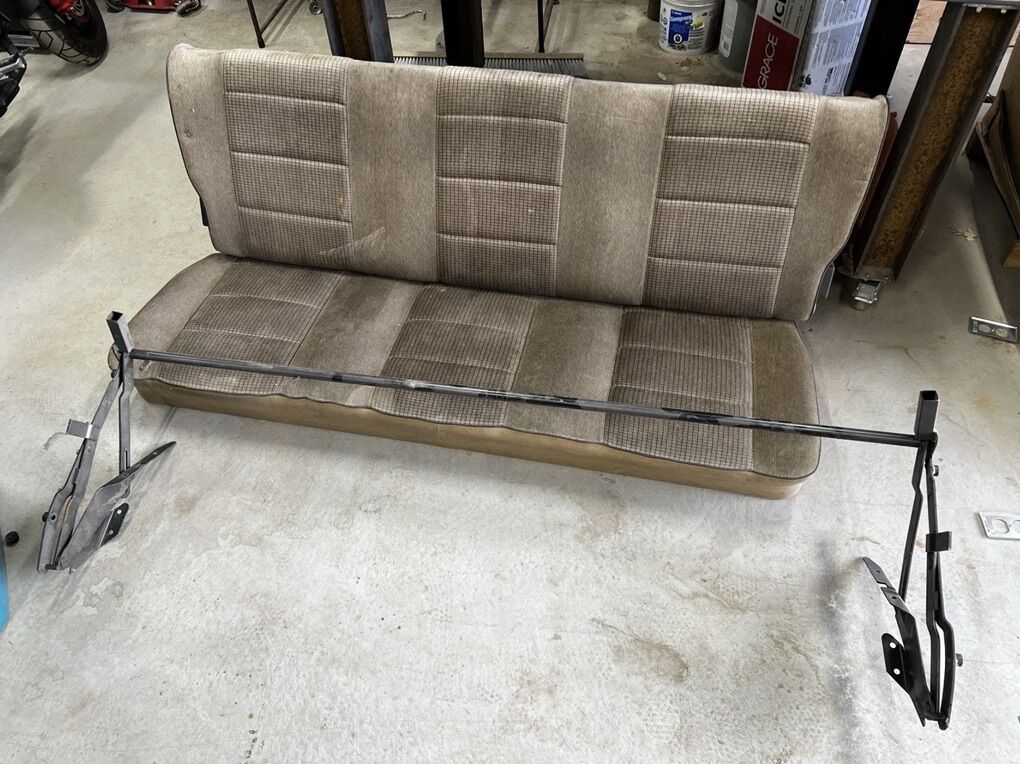 VW Vanagon Middle and Rear Seats