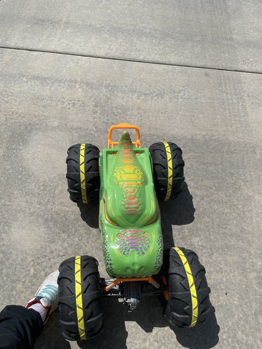 Mega Wrex Hot Wheels 1:6 Scale Remote Control Car
