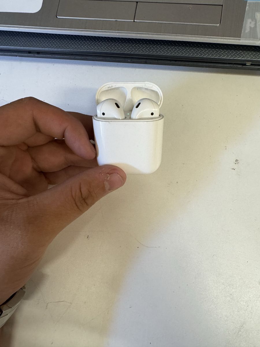 Apple AirPods 2