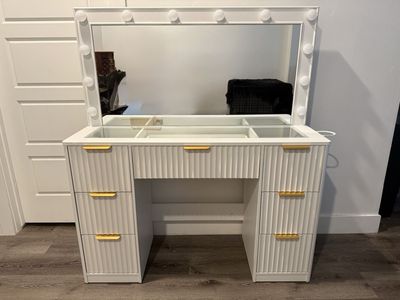 Brand New Vanity Desk with Large Mirror and Lights