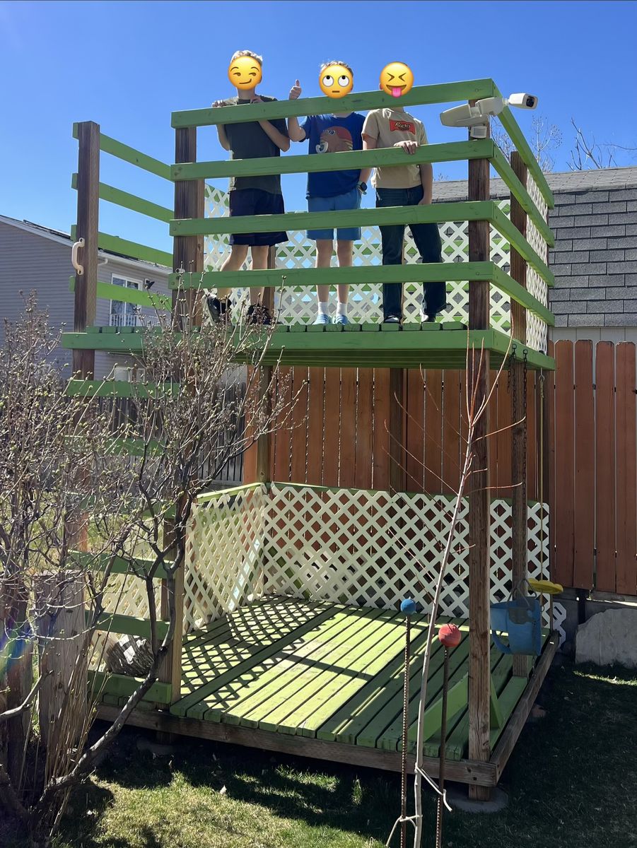 Large Sturdy Wooden Playhouse / Treehouse