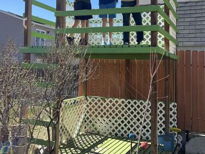 Large Sturdy Wooden Playhouse / Treehouse