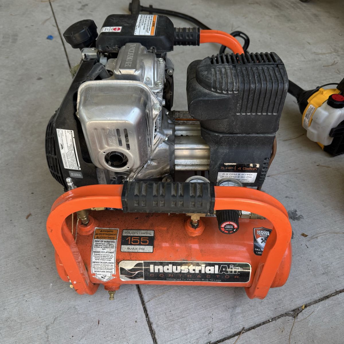 Industrial Air Contractor 4 Gallon Portable Air Compressor with Honda Engine 155 Max PSI
