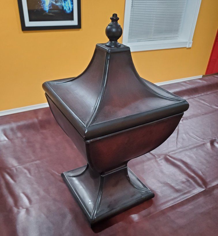 Decorative storage box