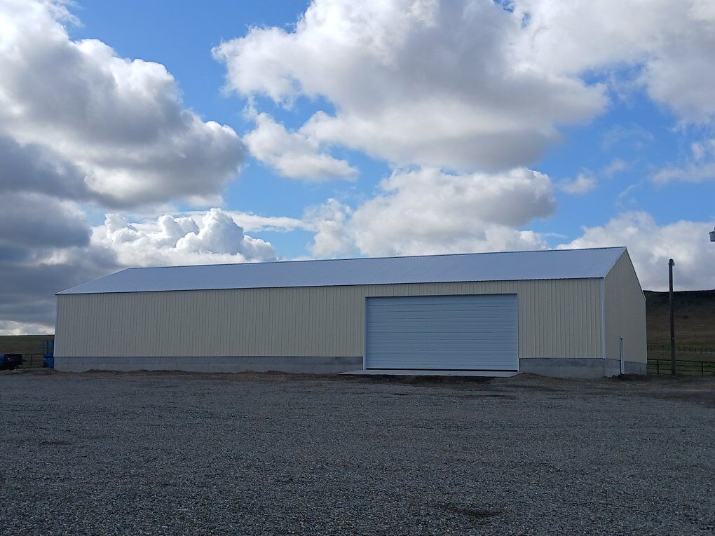 pole barn . shops a buildings