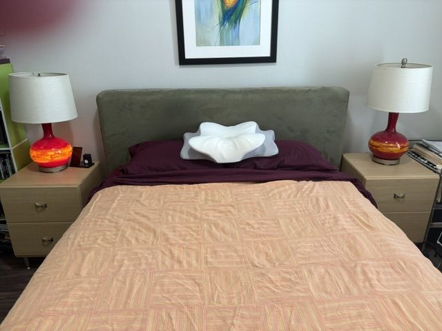 2 Glass Table Lamps One Working One Not. Base lights Up.