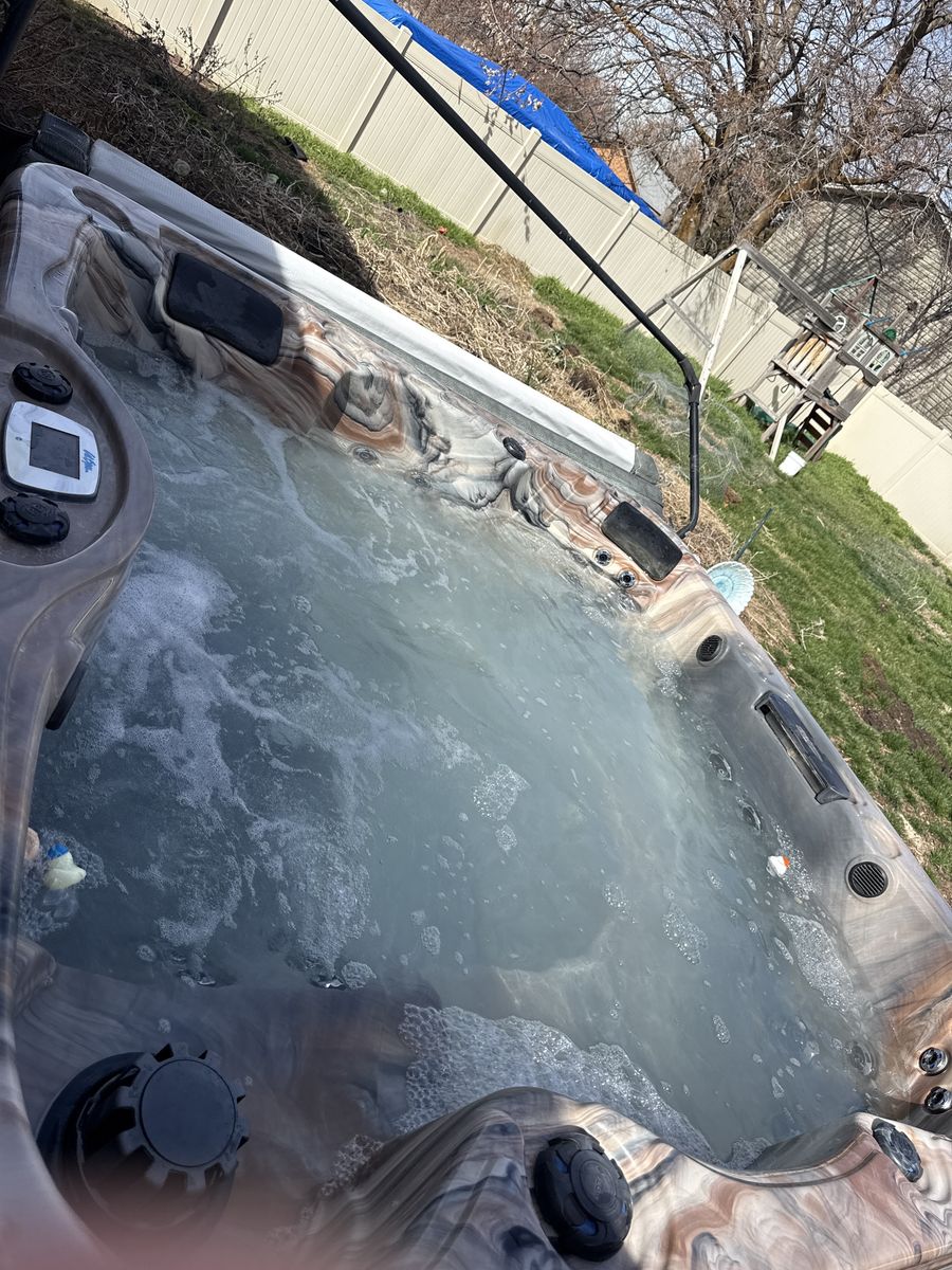 6 seat hot tub 49 jets, Bluetooth speakers, lounge chair