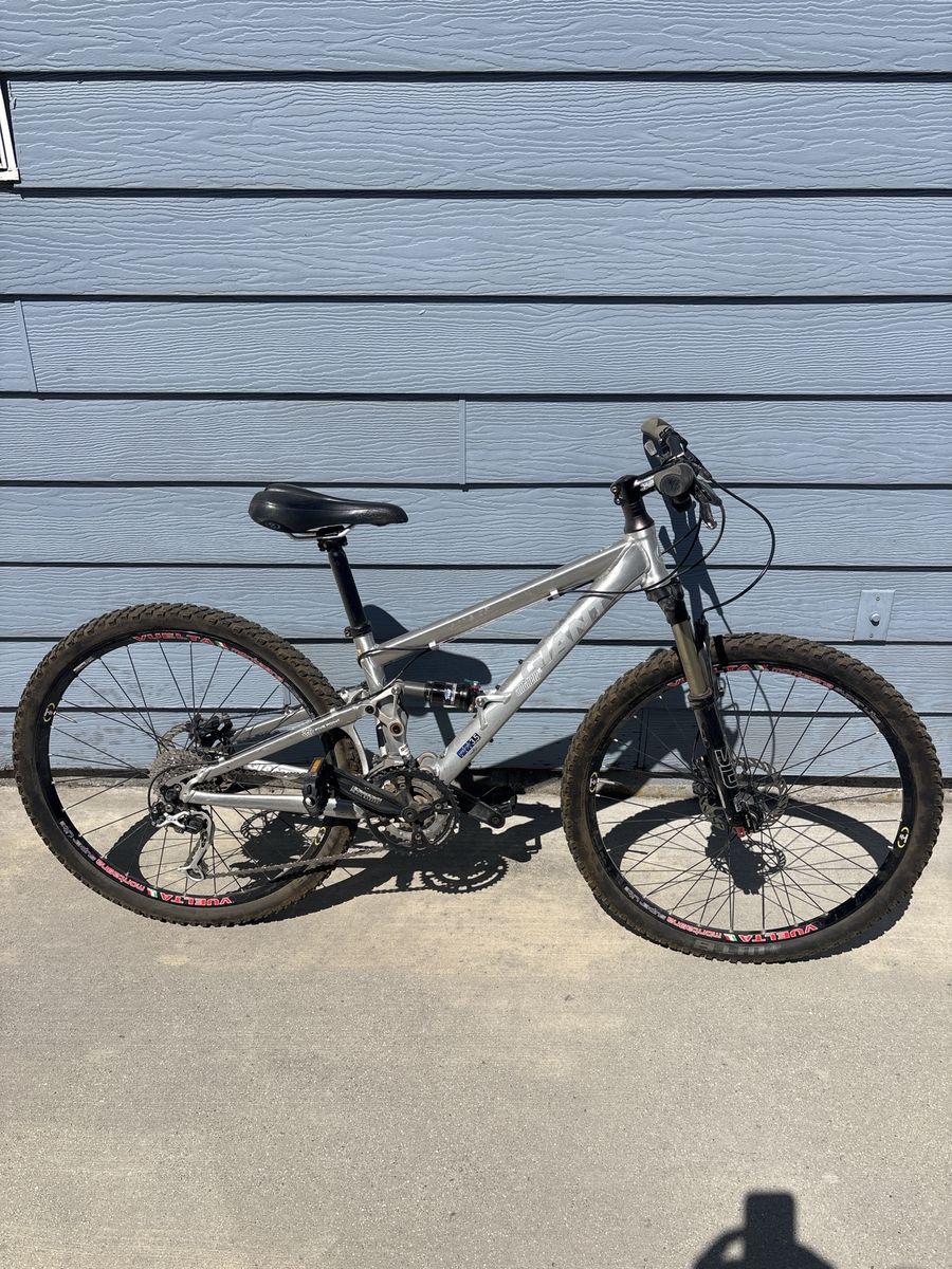 13.5in Giant Anthem Mnt Bike