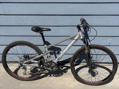 13.5in Giant Anthem Mnt Bike