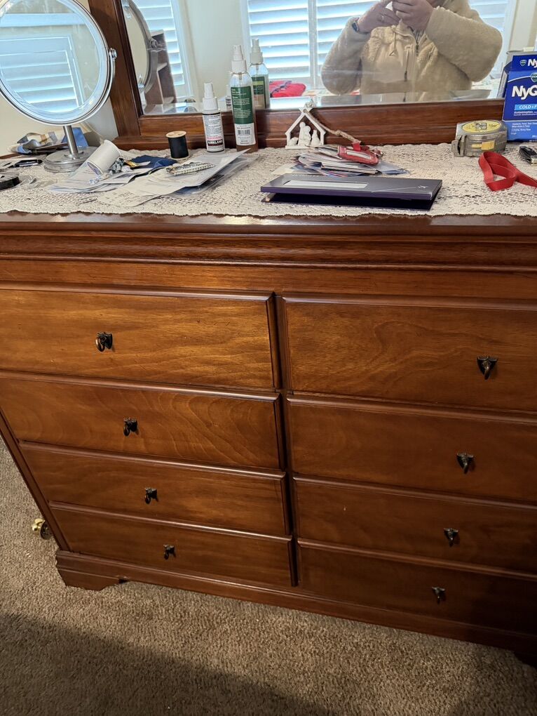 Wood Dresser with Mirror and 8 Drawers