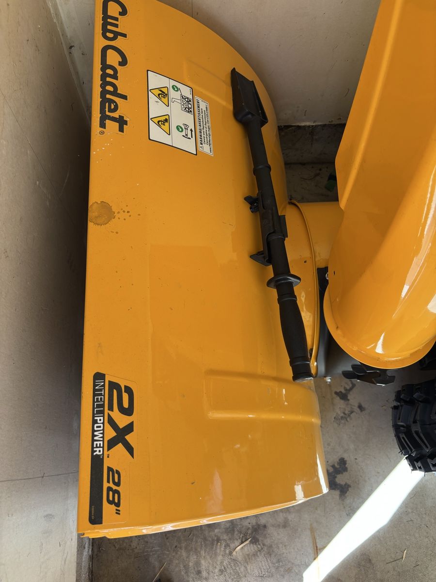 Cub Cadet 2X 28" IntelliPOWER Two-Stage Gas Snow Blower - Electric Start, Power Steering