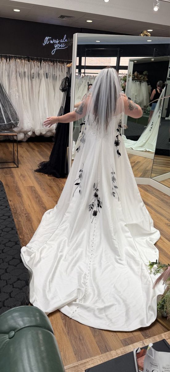 Brand New Maggie Sotero Wedding Dress