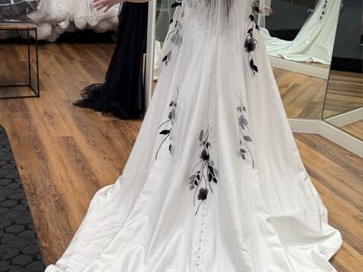 Brand New Maggie Sotero Wedding Dress