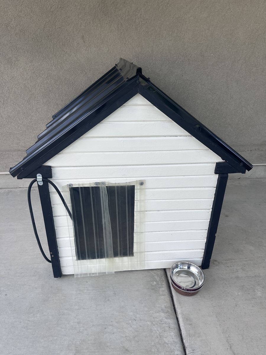 Small to medium sized Doghouse