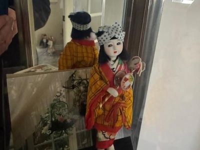 vintage Japanese Geisha or Maiko (apprentice geisha) "Nishi" doll,