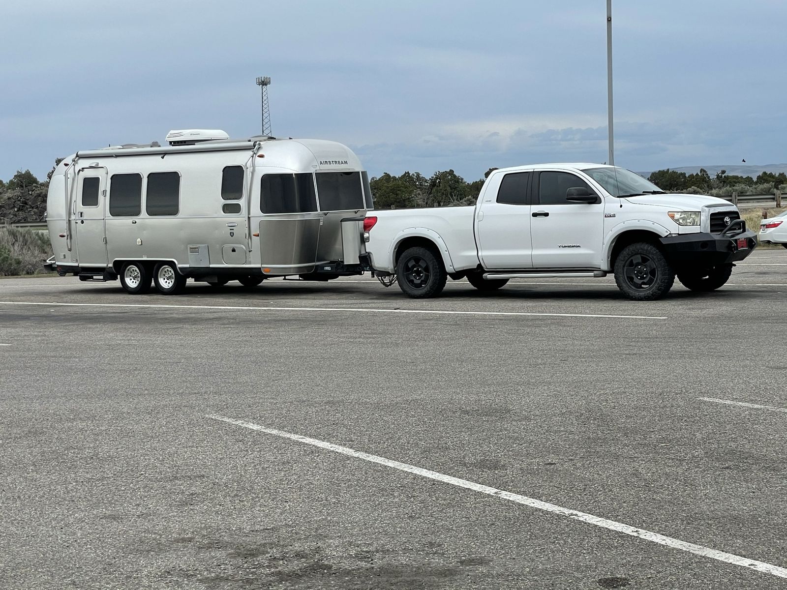 2012 airstream 23ft front bed queen