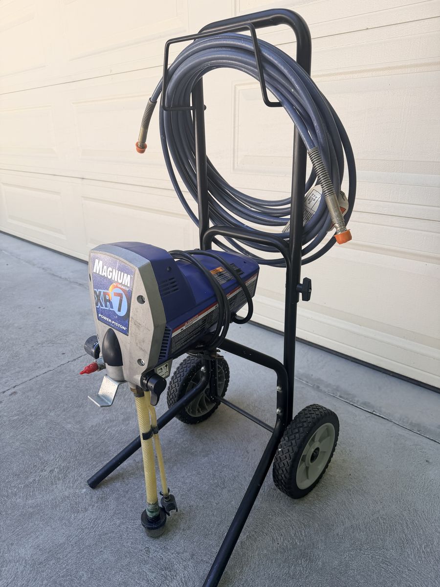 Graco Magnum XR7 Airless Paint Sprayer Power-Piston with Hose and Accessories