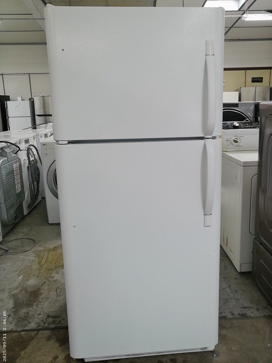 21 cf WhiteTop Freezer Refrigerator~Works Great~90 Day Guarantee