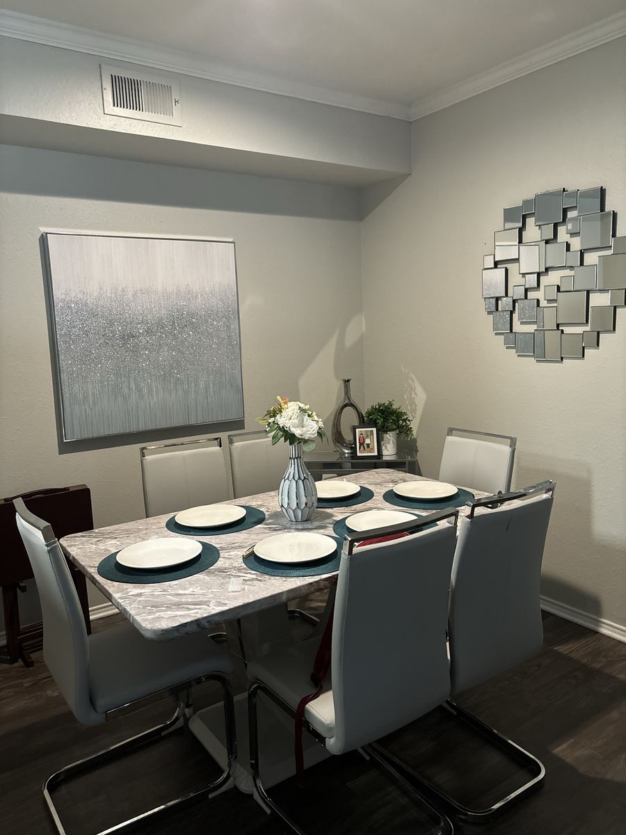 Dining table 6 seater